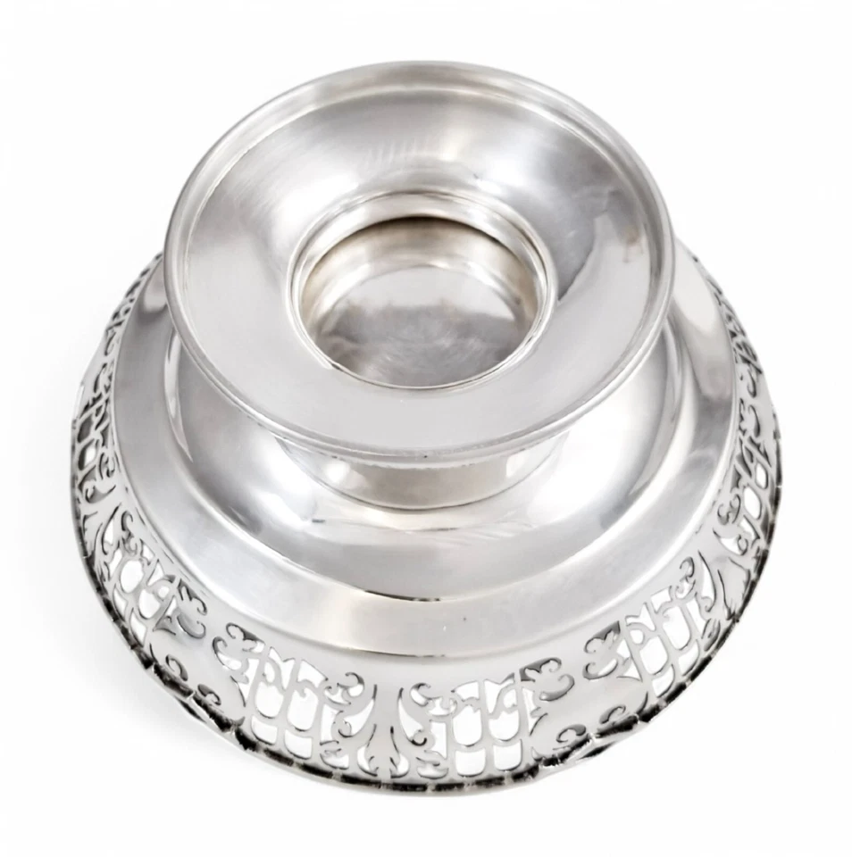 Gran cesta de pedestal perforada de plata de ley con decoración de folio y enrejado 1953 Foto 4 de 4