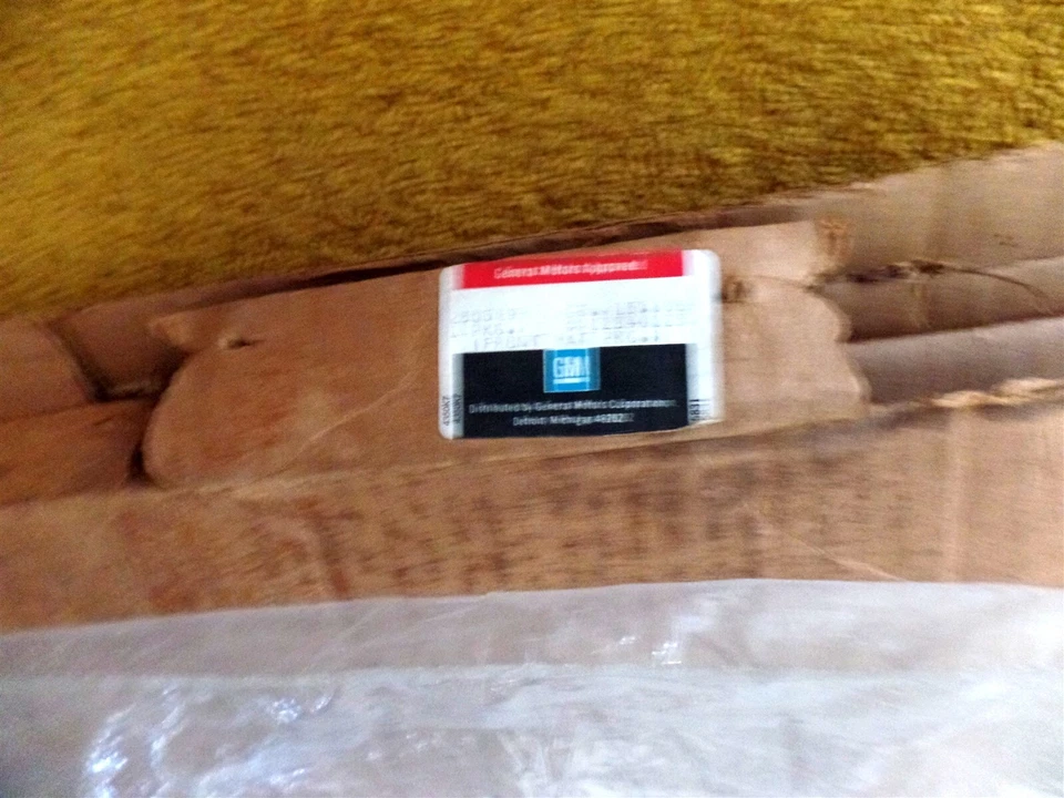 Alfombrillas delanteras Cadillac Deville/Fleetwood 1987-88 tracción delantera amarillo oscuro nuevas 12340125 Foto 2 de 4