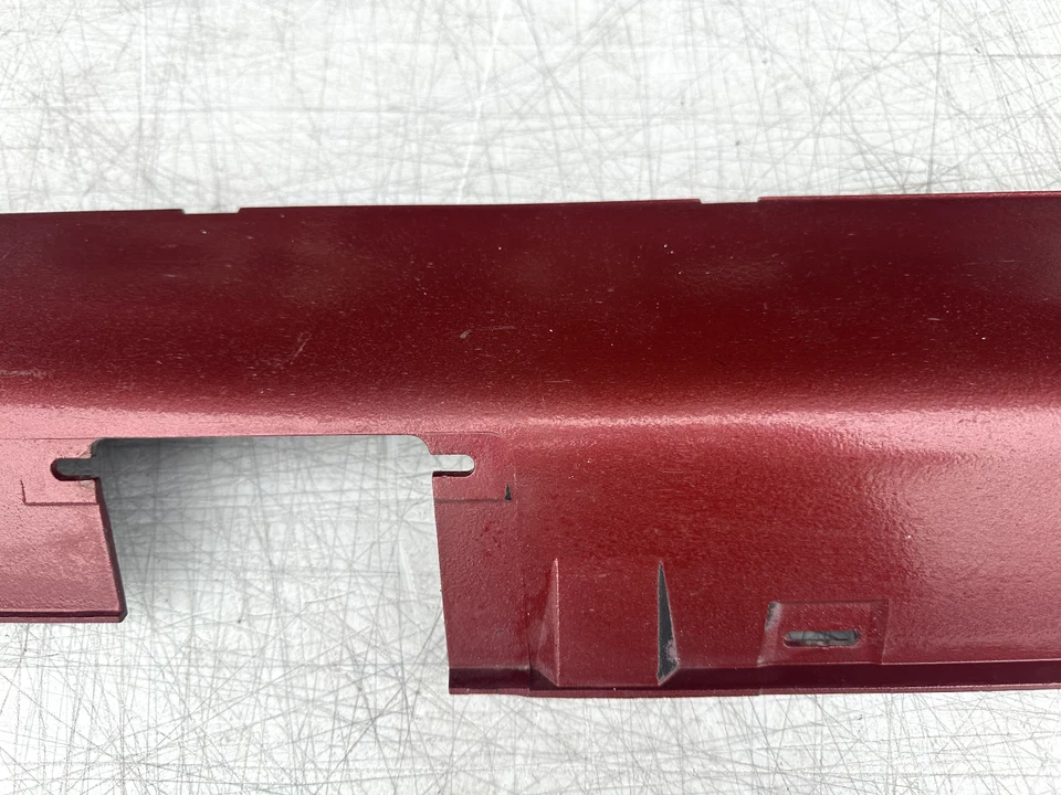 AUDI 4000 1985 FALDÓN LATERAL INFERIOR PANEL BASCULANTE MOLDURA LADO TRASERO DERECHO - ROJO OEM Foto 3 de 4