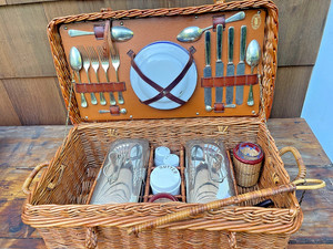 Antique GW Scott & Son Wicker 4-Person Travel Picnic Set GWS & S