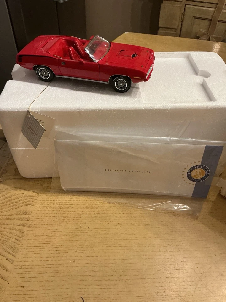 Franklin Mint 1970 Plymouth rojo Hemi Cuda convertible 1/24 fundido a presión con etiqueta Foto 4 de 4