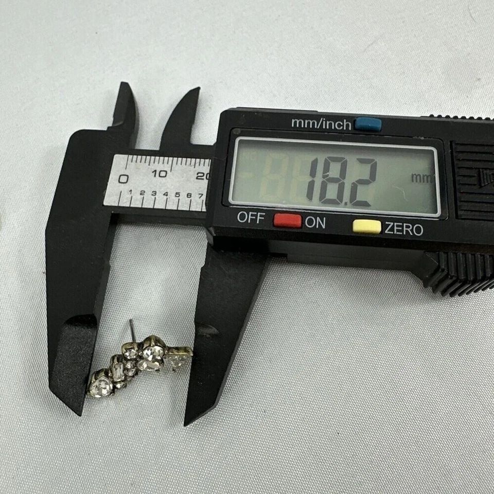 Pendientes BaubleBar Estrás Distintivos Racimo Tachuelas Fiesta Cóctel Foto 3 de 4