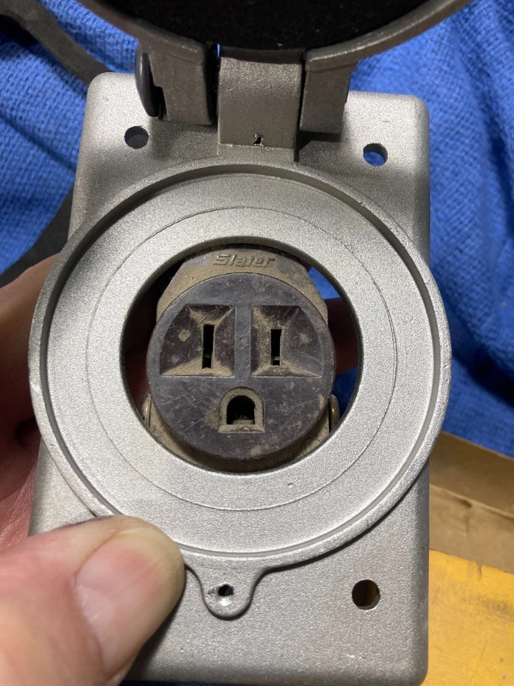 1 INTERRUPTOR DE PLACA DE ALUMINIO FUNDIDO HUBBELL 3393 O CUBIERTA DE RECEPTÁCULO INDIVIDUAL Foto 3 de 4