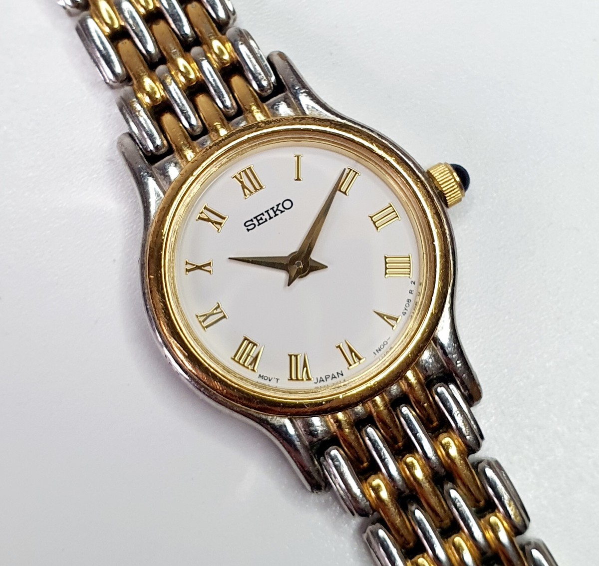 Seiko Vintage Saphire Crystal Round Silver Gold tones Ladies Watch Working Sold out ❌ Classic Seiko vintage ladies watch from the  main image 3