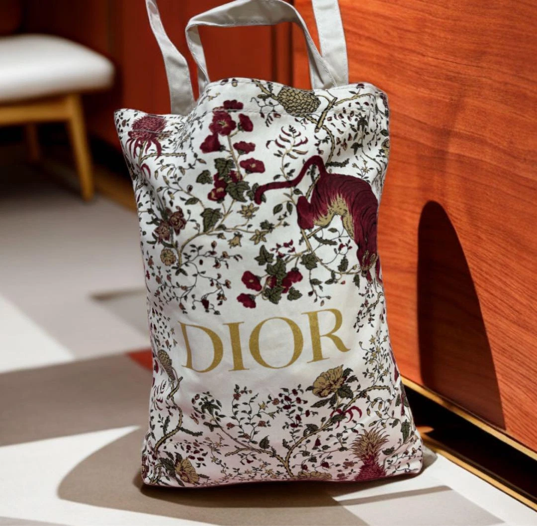 Sac fourre tout modèle motif tigre Christian Dior 2023 nouveauté 13 pouces x 14 pouces du JAPON