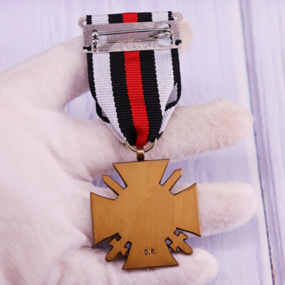 1914-1918 Pin WW1 German Hindenburg Cross With Swords