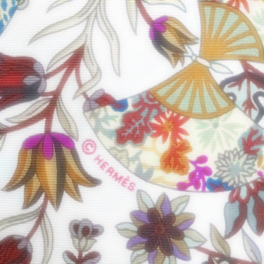 HERMES Petite Scarf 45cm Fleurs et Papillons de Tissus View 3
