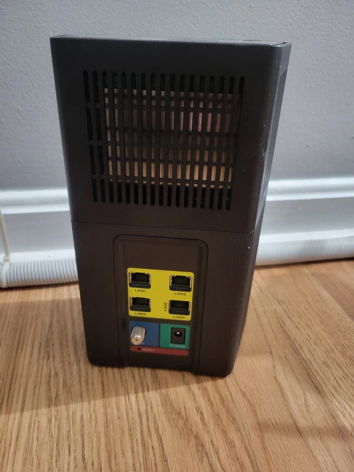 Used Motorola MG8725 DOCSIS 3.1 Multi-Gig Cable Modem & WiFi 6 AX6000 Router - Image 2 of 3