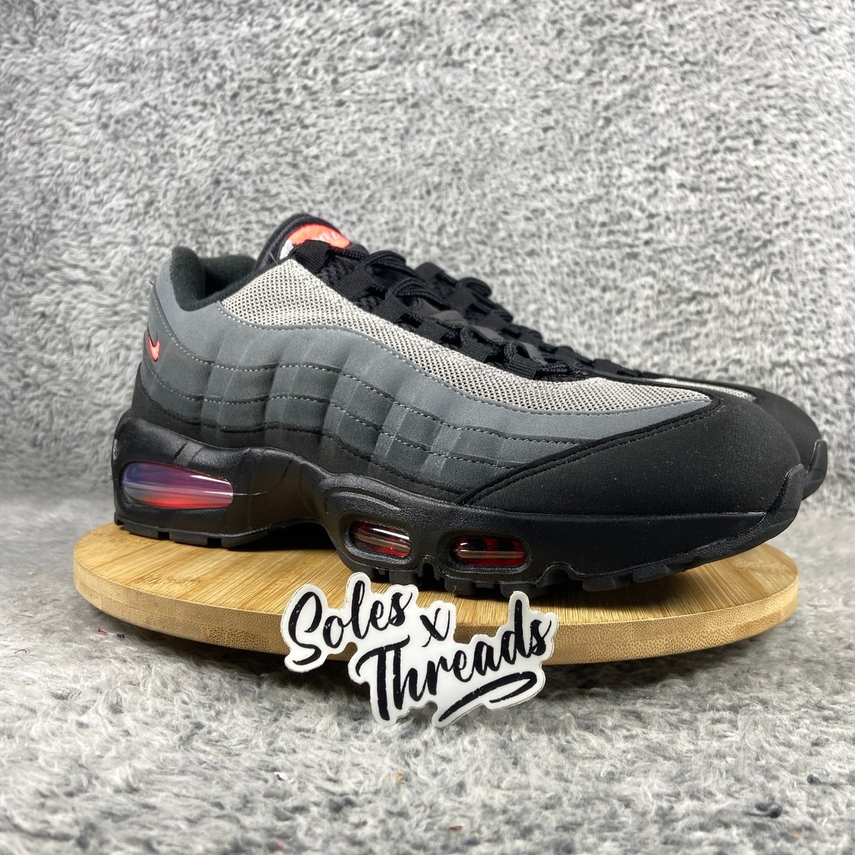 Nike Air Max 95 OG Big bubble Black Bright Crimson Size 9.5 Men