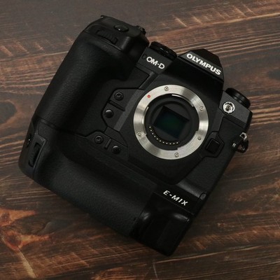 Olympus OM-D E-M1X Spiegellose Kamera ShutterCount 17365 [Near Mint] #7996