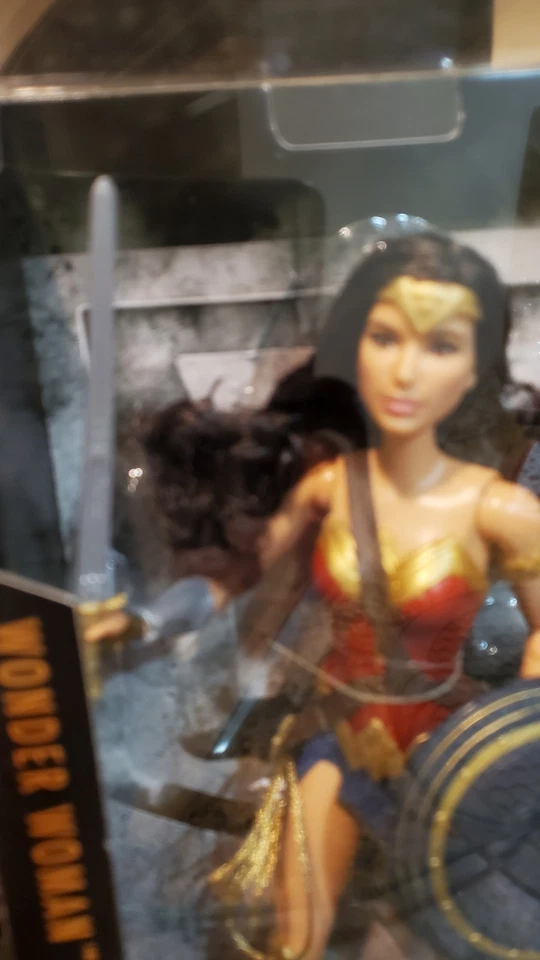 Barbie Liga de la Justicia Mujer Maravilla Figura de Acción Barbie Firma Gal Gadot - Nuevo en Caja Foto 2 de 4