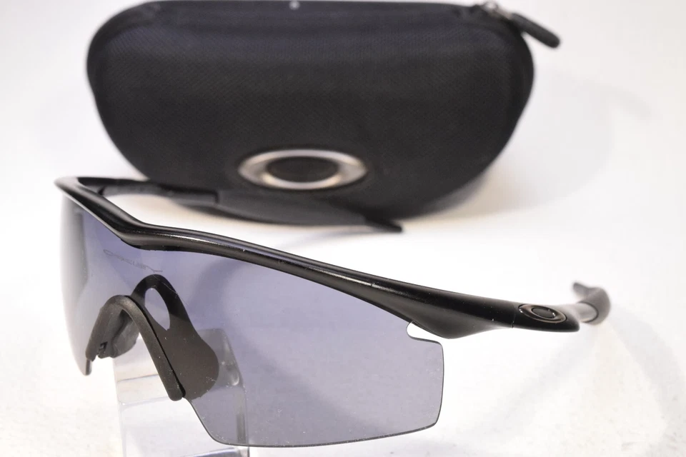 GAFAS DE SOL ORIGINALES OAKLEY MARCO M ESCUDO CON ESTUCHE EE. UU.