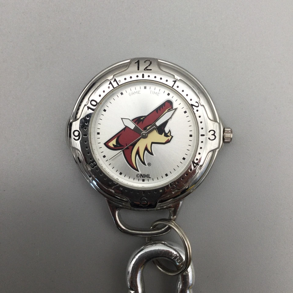 Reloj Bolsillo Game Time Arizona Coyotes Mosquetón 44mm Tono Plateado Batería Nueva Foto 3 de 4