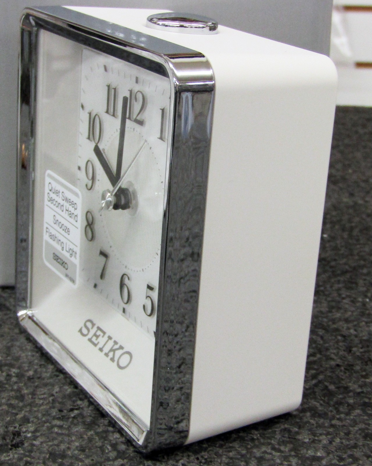 SEIKOALARM CLOCK SILVER TONE METALLIC CASE BEEP ALARM & SNOOZE