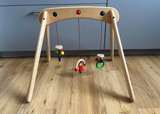 Baby Spielbogen aus Holz, von Selecta Musina Spieltrapez