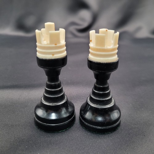 Juego de ajedrez vintage de hueso y madera de púlpito español México con tablero de caja de madera - Imagen 13 de 24