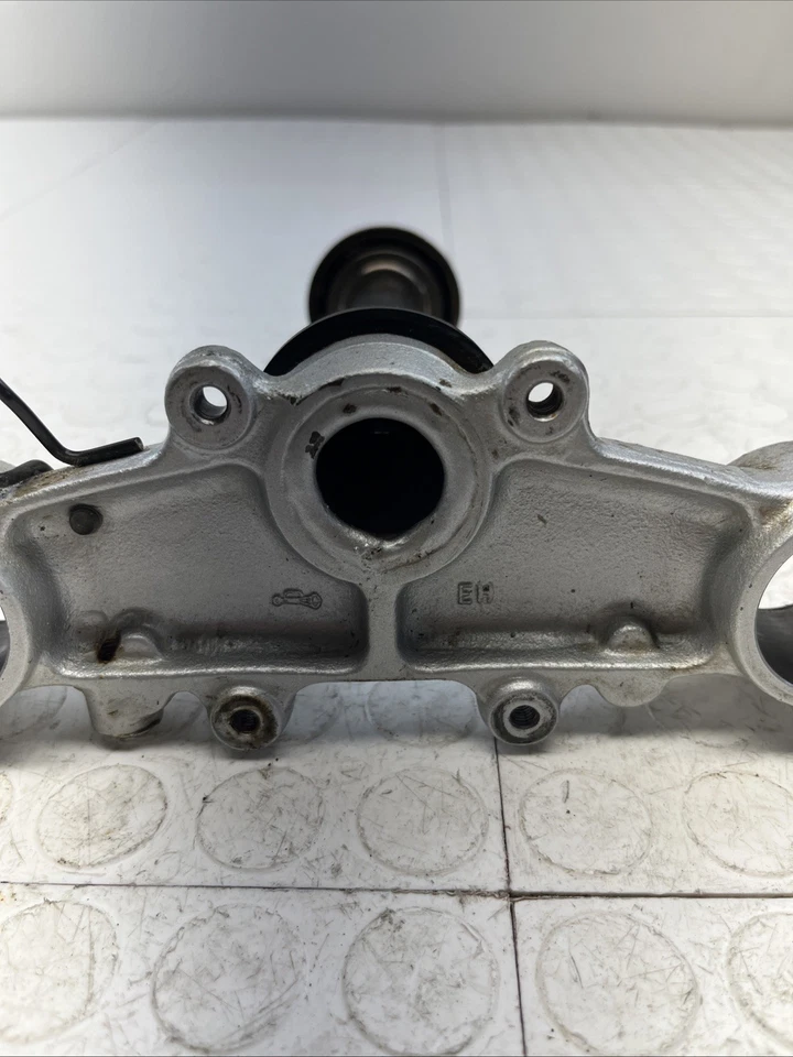 Yamaha TTR225 2002 OEM horquilla delantera abrazadera inferior triple árbol vástago OEM Foto 2 de 4