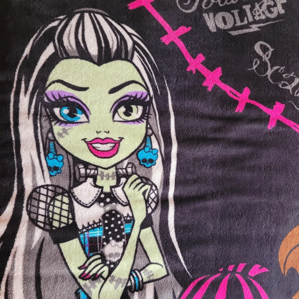 Monster High Blanket, Flat Sheet, And Pillow Case. Twin Size. - Image 4 of 4