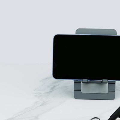 Adjustable Slim Phone Holder Aluminum Phone Stand for Comfortable Viewing In Bed