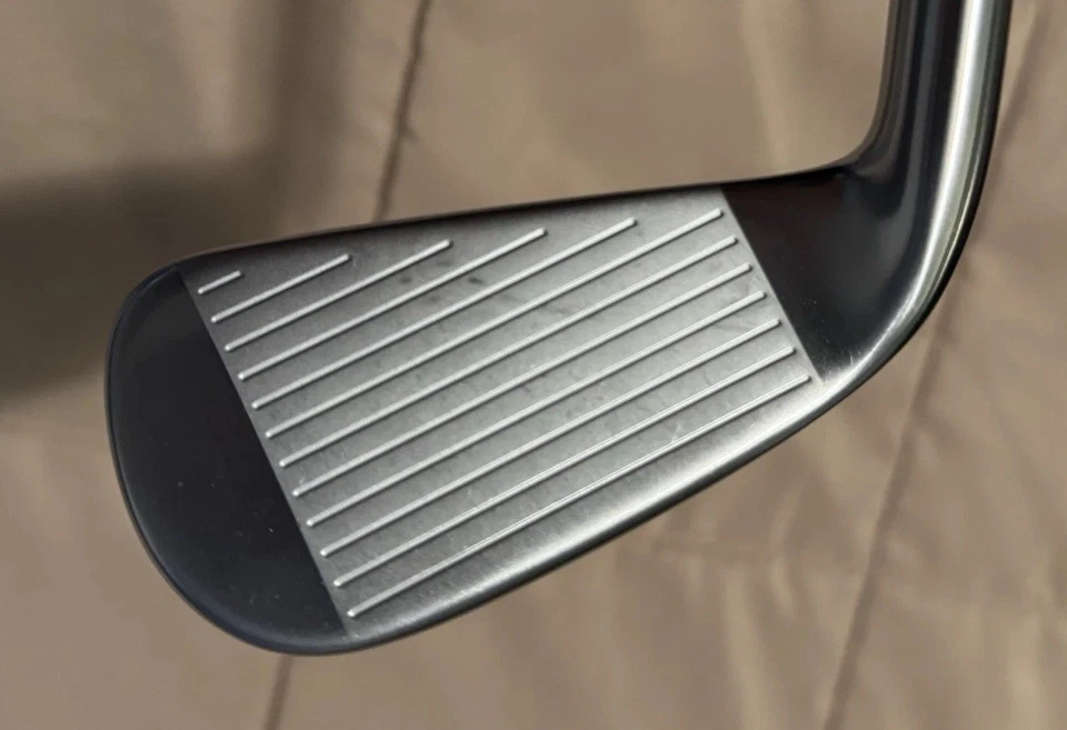 Titleist U505 Utility 2 Iron 18* HZRDUS Smoke Black Stiff 6.0 80g Very Good - Image 3 of 4