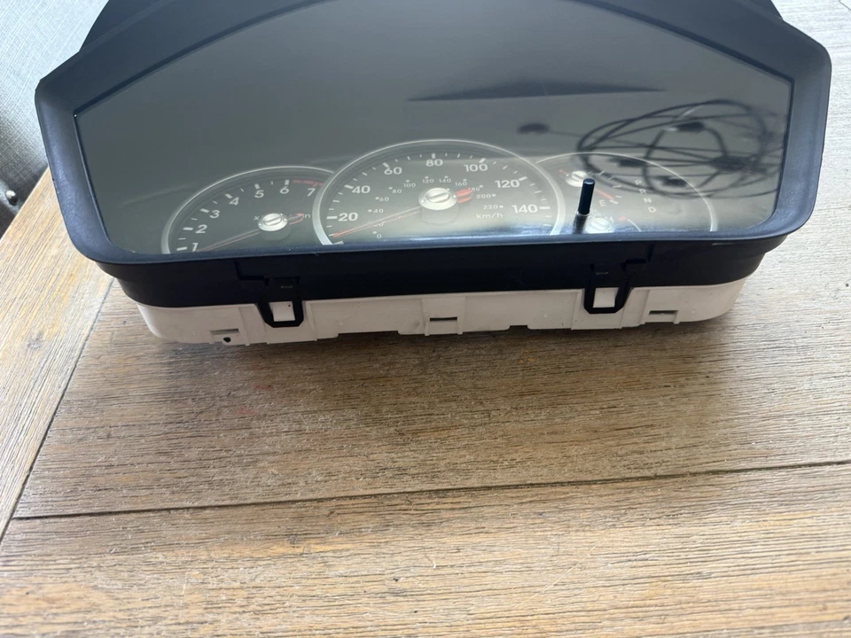 2004 MITSUBISHI Endeavor Speedometer Gauge Cluster OEM 153,273K Miles - Image 2 of 4