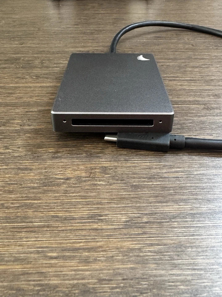 Lector de tarjetas Angelbird CFast 2.0 Foto 2 de 2