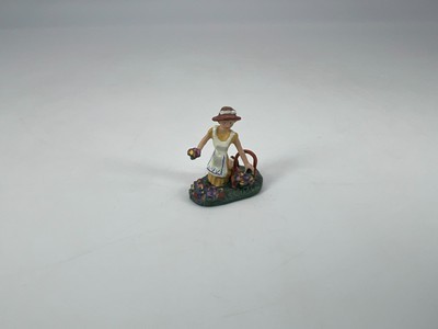 #ad Hawthorne Village L N 79774 C Gardener $4.00