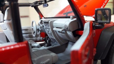 1:24 Scale Diecast Jeep Wrangler Rubicon 2007 Model Car - Alloy & ABS, Detailed Replica, Red