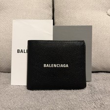 BALENCIAGA CASH SQUARE BIFOLD LEATHER WALLET IN BLACK/WHITE LOGO