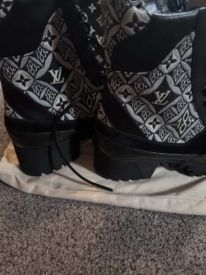Auténticas botas Louis Vuitton Laureate plataforma desierto monograma de mezclilla Foto 4 de 4