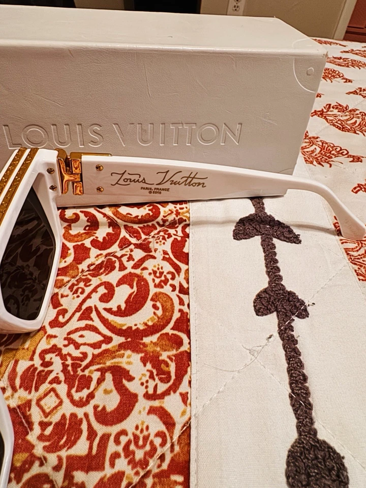 AUTÉNTICO, ESPEJO LOUIS VUITTON MILLIONAIRE 1.1 BLANCO/GRIS LENTE, (COMO NUEVO) Foto 3 de 4