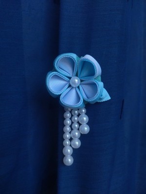 Haarklammer Blaue Blume Handarbeit mit Perlen Anhänger