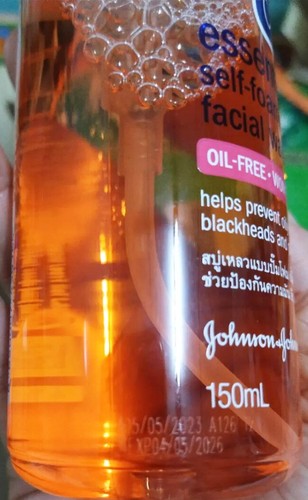 2x150ml. Clean And Clear Essentials Self Foaming Facial Wash Oil Free Gently - Picture 4 of 6