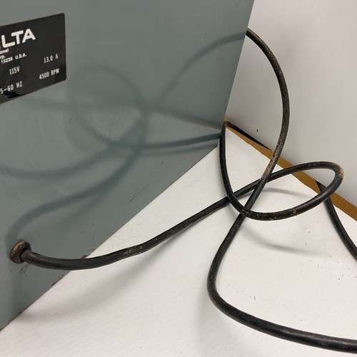 Delta 34-330 8 1/4 Bench Saw… Middle And Motor Only Works, For Parts - Picture 6 of 9