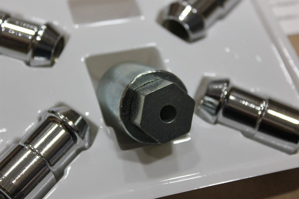 Juego de tuercas de bloqueo de rueda cromadas Ford Ranger 000088120PBP Mazda NOS OEM de fábrica Foto 4 de 4