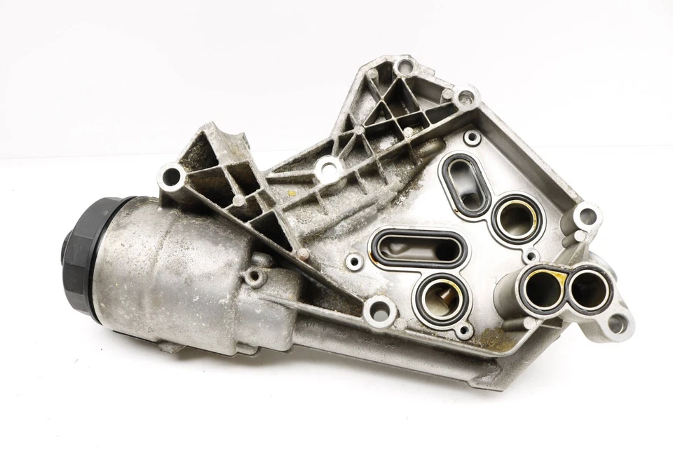 VW TOUAREG 2004-2006 4,2 L - Carcasa de filtro de aceite del motor 077115401 L Foto 3 de 4