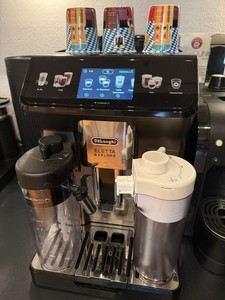 Kaffeevollautomat Neuwertig Delonghi Elleta Explore ECAM 23  Cold Brew   Schwarz