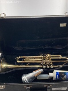 Holton Gold Lacquered Finish Finger Hook Brass Trumpet In Hard Case
