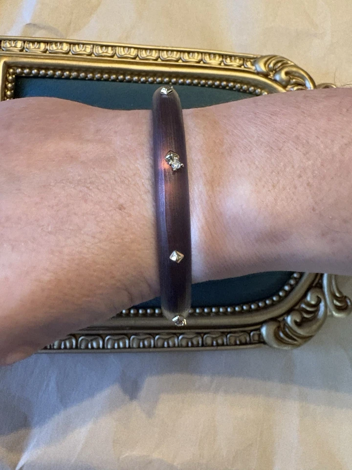 Brazalete para mujer Alexis Bittar con bisagras en lucite negro con adorno dorado Foto 3 de 4