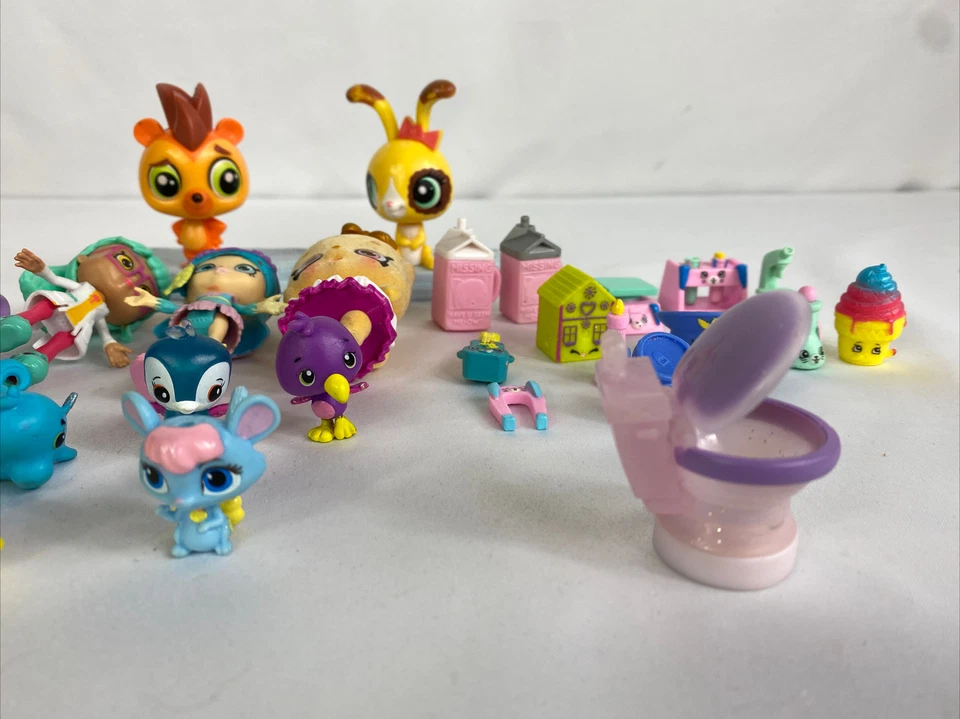 Lote de 33 piezas de juguetes para niñas Hatchimals, Shopkins, Littlest Pet Shop Foto 3 de 4