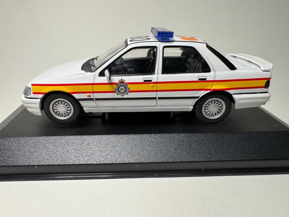 Corgi Vanguards 1/43 1992 Ford Sierra Sapphire RS Cosworth Sussex Police VA10014 - Image 3 of 4
