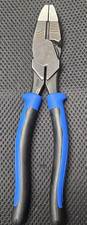 Klein Tools J2000-9NE Lineman's Pliers, 9-Inch, Journeyman Handle