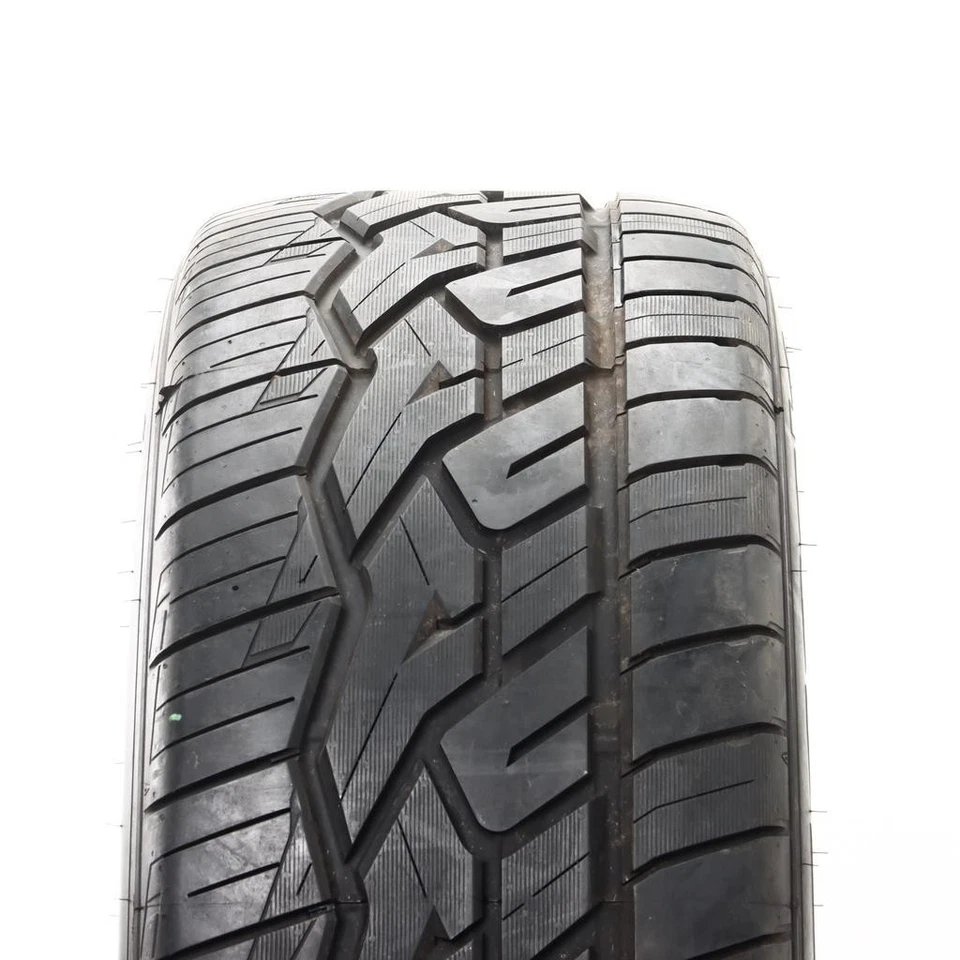 Nitto NT420V 120H - 10/32 conducido una vez 305/50R20 Foto 3 de 4