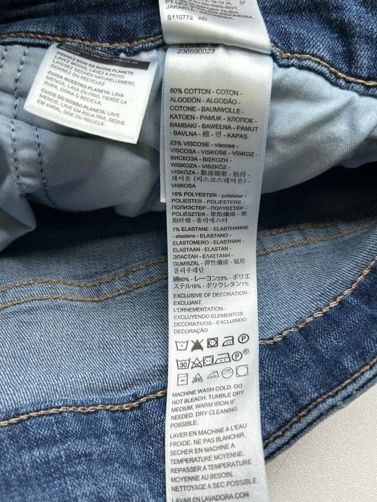 Levis Classic Shorts Womens Size 20W Cuffed Stretch Denim Festival Summer 39x7 thumbnail 9