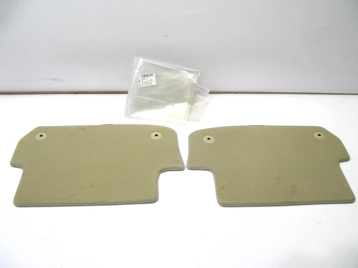 Audi 82B061501041 Juego de 2 Alfombrillas de Goma para Todo Tipo Audi 82B061501041 Juego de 2 Alfombrillas de Goma para Todo Tipo