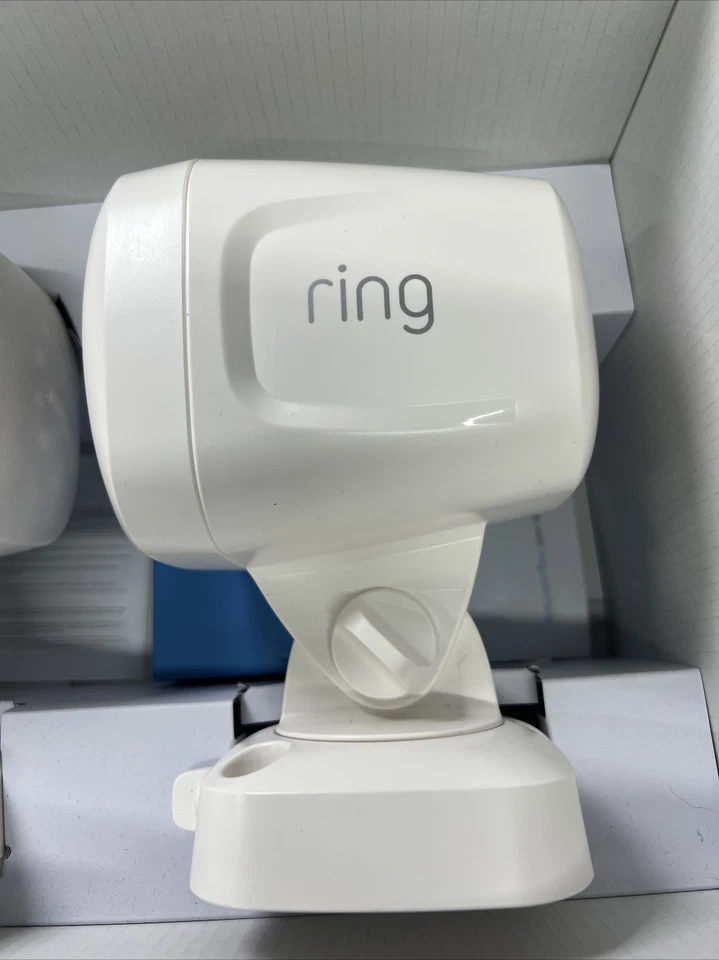 Kit de inicio de foco de movimiento inteligente Ring 5B12X9 WEN0, paquete de 2 baterías blancas Foto 4 de 4