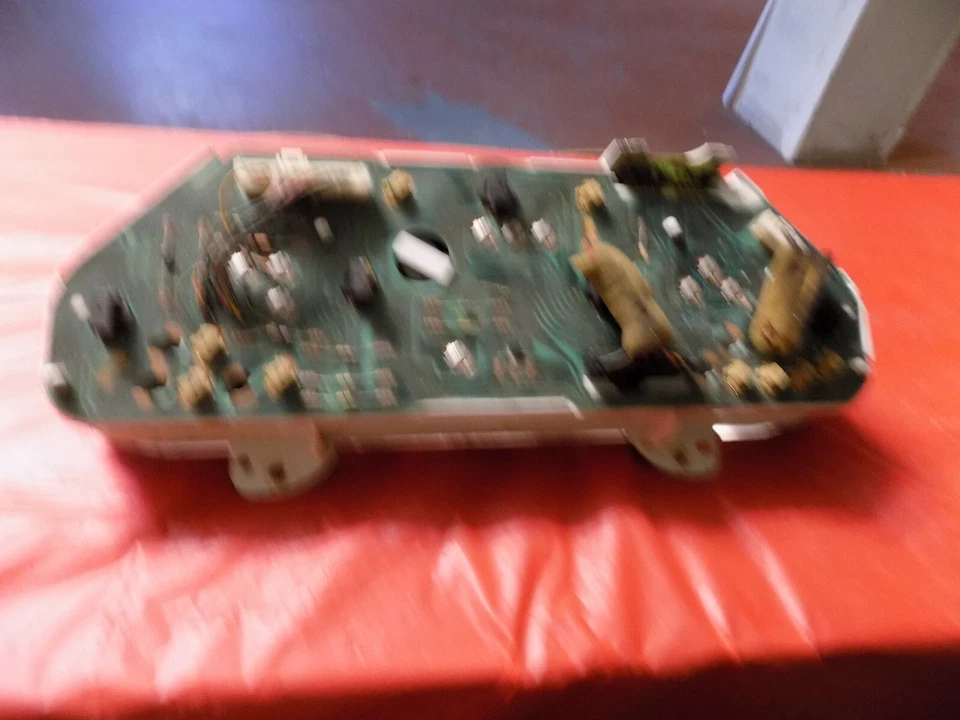 Velocímetro Mercury Tracer 1999 cuadro de instrumentos Foto 2 de 4