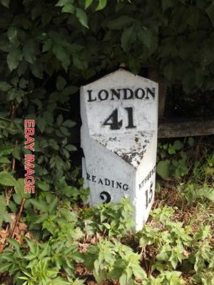 FOTOLESE MEILENPFOSTEN AUF DER BADESTRASSE BADSTRASSE LESEN. MITTE UM 19. GUSS VON T