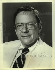 Press Photo Author Carlos Morton in portrait - sap30029