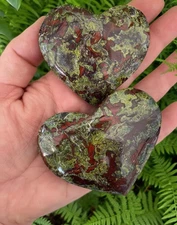 Natural Dragon Bloodstone Heart Palm Stone Healing Crystal Home Decor Reiki Gift